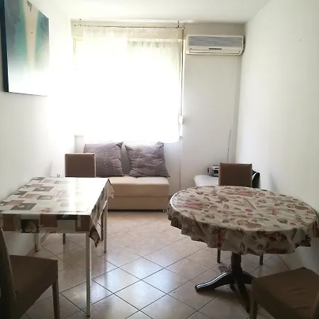 And Cozy Two Single Bed سبليت