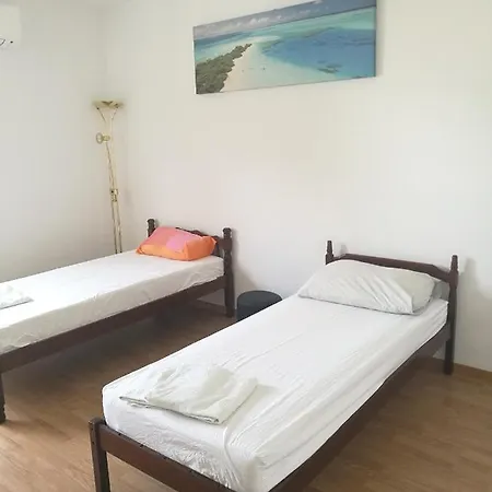 Homestay And Cozy Two Single Bed *