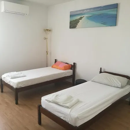 And Cozy Two Single Bed Homestay