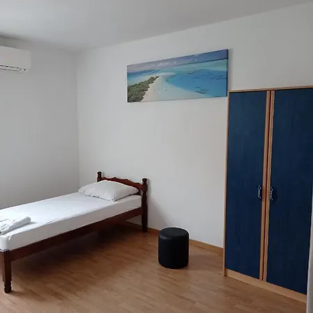 Privat bolig And Cozy Two Single Bed