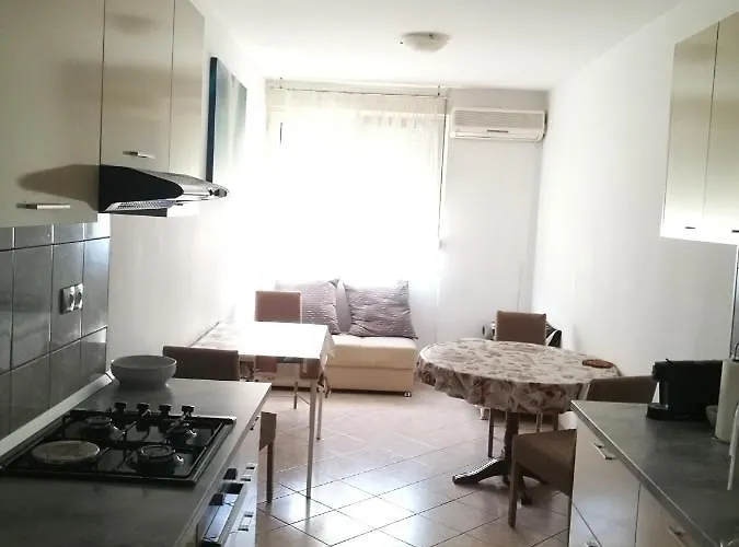 And Cozy Two Single Bed Spalato