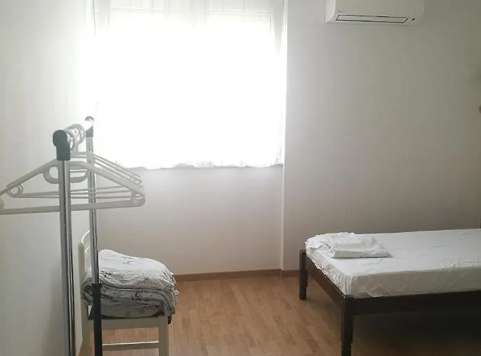 Rum i privatbostad And Cozy Two Single Bed *