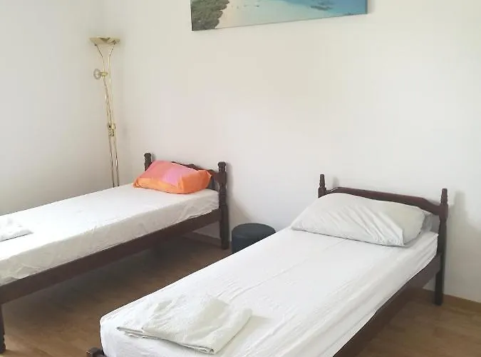 Rum i privatbostad And Cozy Two Single Bed *