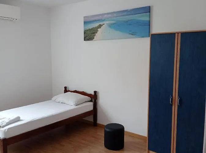 Rum i privatbostad And Cozy Two Single Bed